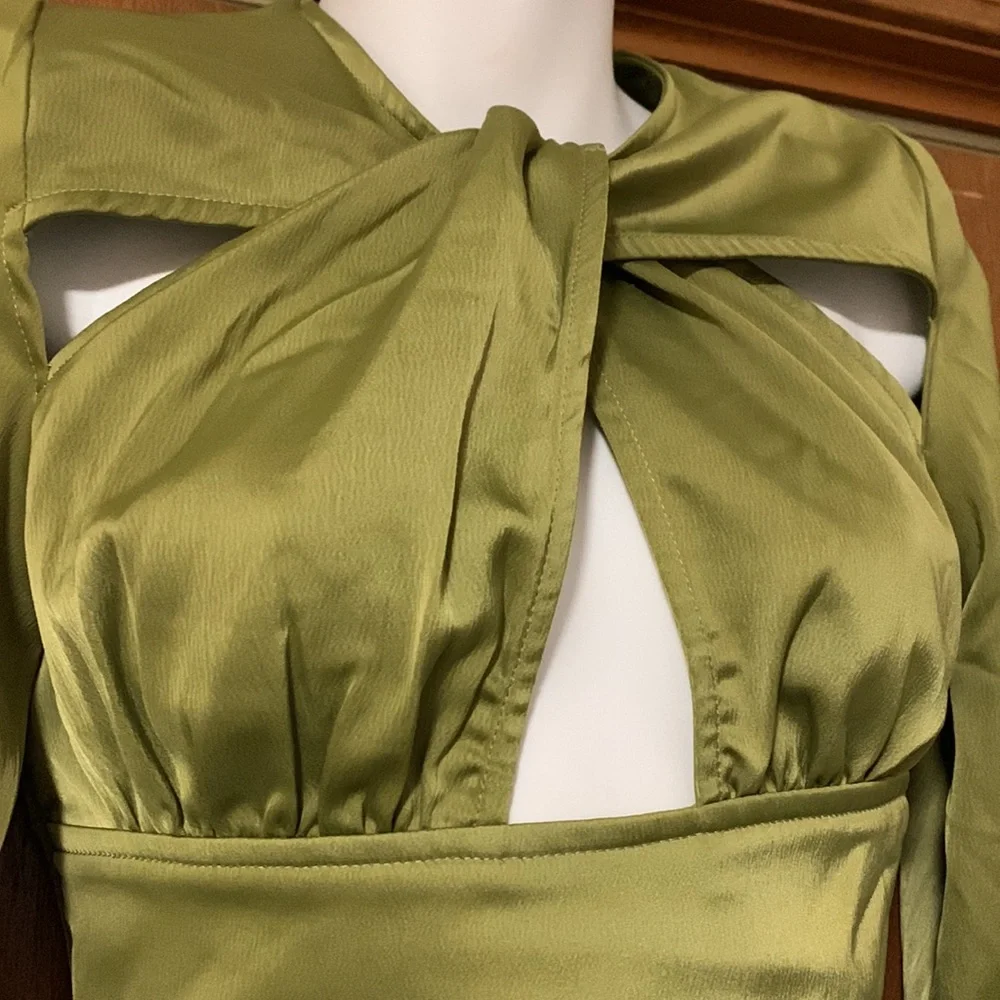Olive Green Beautiful Body Cut/Out Dress💚 - Picture 5 of 10